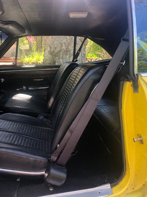 Load image into Gallery viewer, GTO Front 3-Point Seat Belts for Bucket Seats
