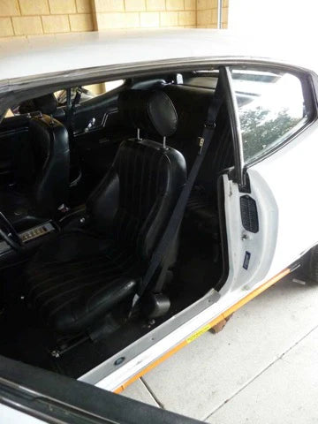 Load image into Gallery viewer, Chevelle Front 3-Point Seat Belts for Bucket Seats
